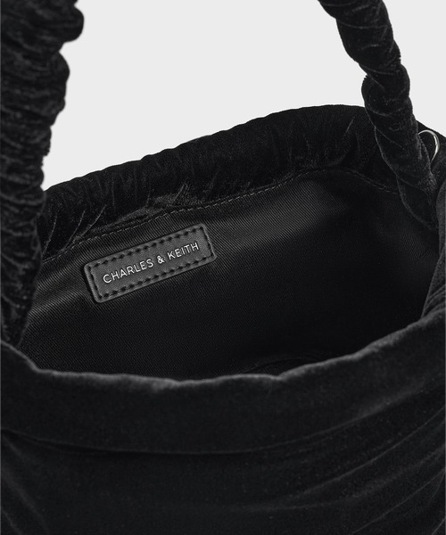 CHARLES & KEITH（チャールズ & キース）の「ベルベットボウ ルーシュドトップハンドルバッグ（ハンドバッグ・レディース・ブラック系その他2/ブラック/ダークブルー/ピンク・S）」の13枚目の写真