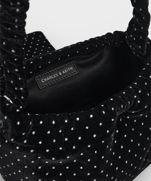 CHARLES & KEITH（チャールズ & キース）の「ベルベットボウ ルーシュドトップハンドルバッグ（ハンドバッグ・レディース・ブラック系その他2/ブラック/ダークブルー/ピンク・S）」の9枚目の写真