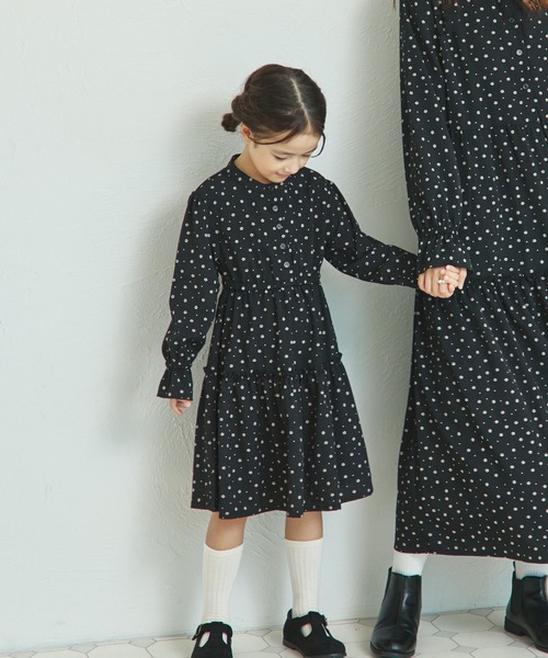 pairmanon(ペアマノン)の「【リンクコーデ】スタンドカラー ティアードワンピース(ワンピース・キッズ・ブラック/ブラウン系その他/ブラック系その他・100/110/120/130/140/150/90)」の3枚目の写真