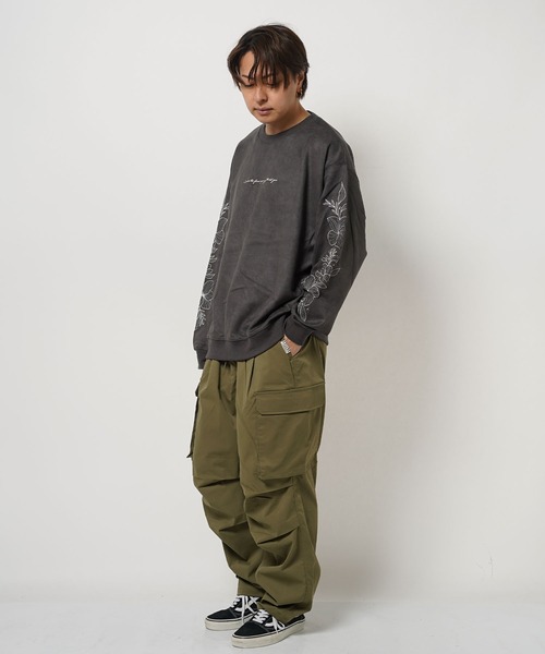 1111clothing（ワンフォークロージング）の「フラワー刺繍 カットスウェード トレーナー / Floral Embroidery Cut Suede Trainers（スウェット・メンズ・ブルー系/グレー系/チャコールグレー・M/L）」の7枚目の写真
