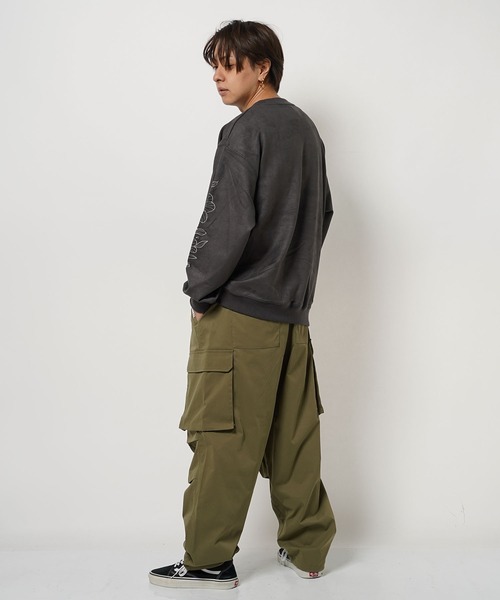1111clothing（ワンフォークロージング）の「フラワー刺繍 カットスウェード トレーナー / Floral Embroidery Cut Suede Trainers（スウェット・メンズ・ブルー系/グレー系/チャコールグレー・M/L）」の8枚目の写真