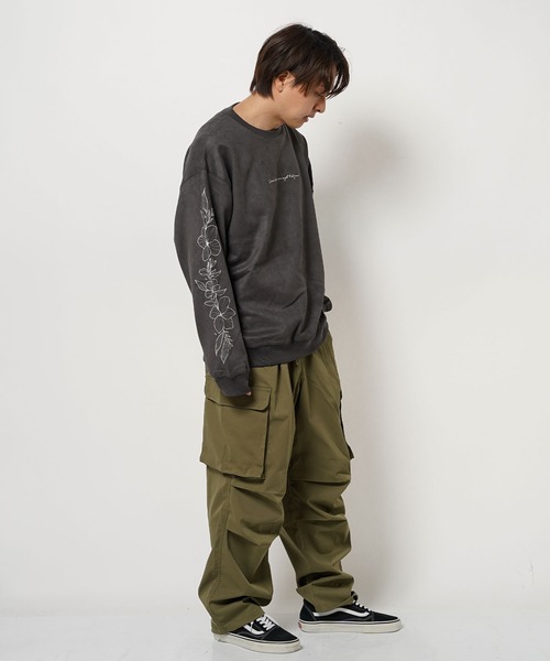 1111clothing（ワンフォークロージング）の「フラワー刺繍 カットスウェード トレーナー / Floral Embroidery Cut Suede Trainers（スウェット・メンズ・ブルー系/グレー系/チャコールグレー・M/L）」の9枚目の写真