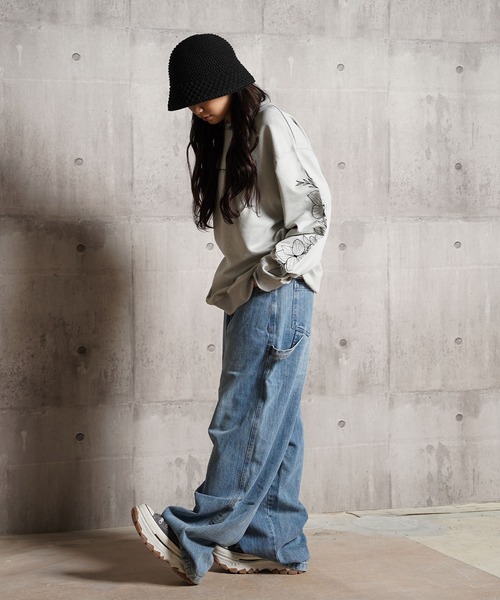 1111clothing（ワンフォークロージング）の「フラワー刺繍 カットスウェード トレーナー / Floral Embroidery Cut Suede Trainers（スウェット・メンズ・ブルー系/グレー系/チャコールグレー・M/L）」の13枚目の写真