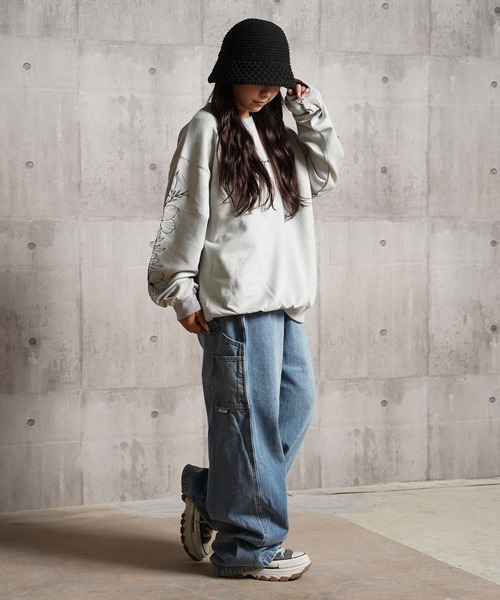 1111clothing（ワンフォークロージング）の「フラワー刺繍 カットスウェード トレーナー / Floral Embroidery Cut Suede Trainers（スウェット・メンズ・ブルー系/グレー系/チャコールグレー・M/L）」の15枚目の写真