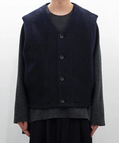 VOAAOV（ヴォアーブ）の「【VOAAOV】WOOLLET Oversize V-Neck Vest（ベスト・メンズ・グレイッシュベージュ/ネイビー/ブラック/オリーブ・2/1）」の4枚目の写真