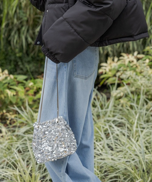 LAKOLE（ラコレ）の「スパンコール巾着ショルダーバッグ2 / 208907（ショルダーバッグ・レディース・ブラウン/その他1/ブラック・FREE）」の2枚目の写真