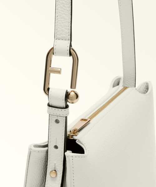 FURLA（フルラ）の「フルラ ヌヴォラ クロスボディバッグ S（ショルダーバッグ・レディース・ライトオリーブ/ダークグレー/ブラック/ライトブルー/コーラル/ライトホワイト/フューシャピンク/グレイッシュブルー/グレイッシュベージュ・ONE SIZE）」の12枚目の写真