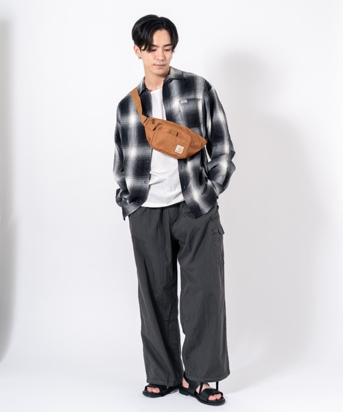 Carhartt(カーハート)の「【CARHARTT】ボディバッグ ウエストバッグ(ボディバッグ/ウエストポーチ・メンズ・ブラウン/グリーン系カモフラージュ/ブラック/ベージュ/チャコールグレー・FREE)」の18枚目の写真