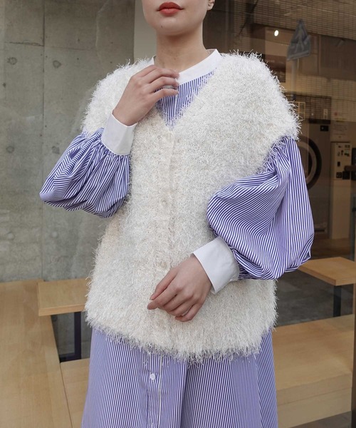 CORNERS(コーナーズ)の「シャギーVネックベスト(ベスト・レディース・アイボリー・M)」の4枚目の写真