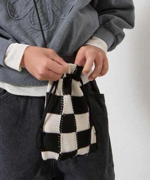 CIAOPANIC TYPY(チャオパニックティピー)の「【2025年S/S新作】【KIDS】アソート柄ニット巾着BAG(ハンドバッグ・キッズ・ピンク/グリーン/グレー/ブラック・ONE SIZE)」の1枚目の写真