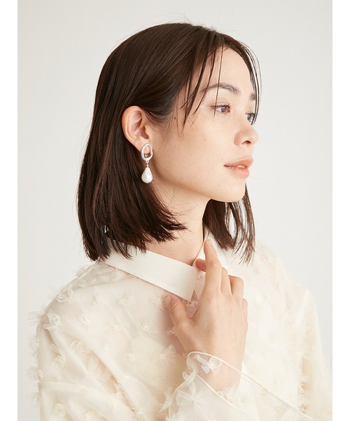 emmi(エミ)の「バロックパールイヤリング(イヤリング・レディース・ゴールド/シルバー・FREE)」の4枚目の写真