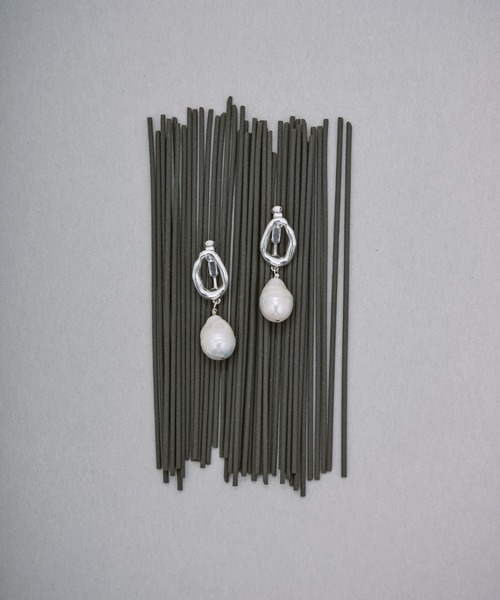 emmi(エミ)の「バロックパールイヤリング(イヤリング・レディース・ゴールド/シルバー・FREE)」の3枚目の写真