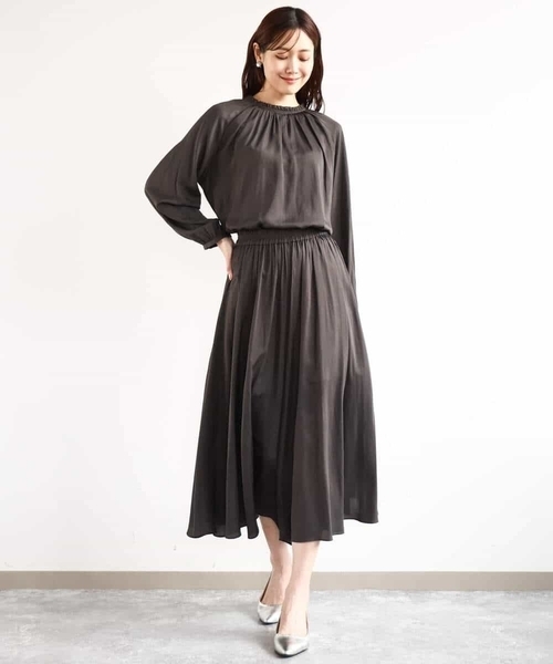 MK MICHEL KLEIN（エムケーミッシェルクラン）の「サテンガウチョパンツ/接触冷感/洗える（その他パンツ・レディース・ブルー/ライトグレー/ネイビー/ラベンダー/ダークグレー/ライトブラウン/カーキ/ミント/ライトブルー/ダークカーキ/ダークネイビー/カリビアンブルー/ベージュ/モカ/ピンク/ブルーグリーン/ライトベージュ・38）」の20枚目の写真