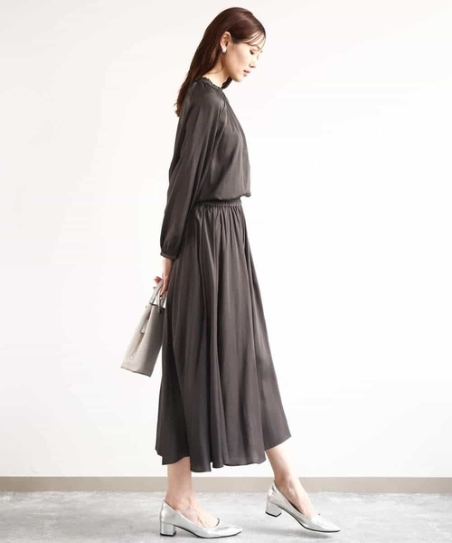 MK MICHEL KLEIN（エムケーミッシェルクラン）の「サテンガウチョパンツ/接触冷感/洗える（その他パンツ・レディース・ブルー/ライトグレー/ネイビー/ラベンダー/ダークグレー/ライトブラウン/カーキ/ミント/ライトブルー/ダークカーキ/ダークネイビー/カリビアンブルー/ベージュ/モカ/ピンク/ブルーグリーン/ライトベージュ・38）」の21枚目の写真