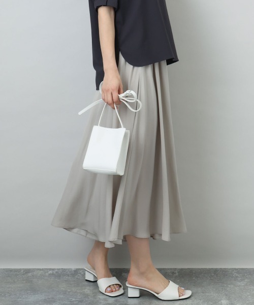 MK MICHEL KLEIN（エムケーミッシェルクラン）の「サテンガウチョパンツ/接触冷感/洗える（その他パンツ・レディース・ブルー/ライトグレー/ネイビー/ラベンダー/ダークグレー/ライトブラウン/カーキ/ミント/ライトブルー/ダークカーキ/ダークネイビー/カリビアンブルー/ベージュ/モカ/ピンク/ブルーグリーン/ライトベージュ・38）」の5枚目の写真