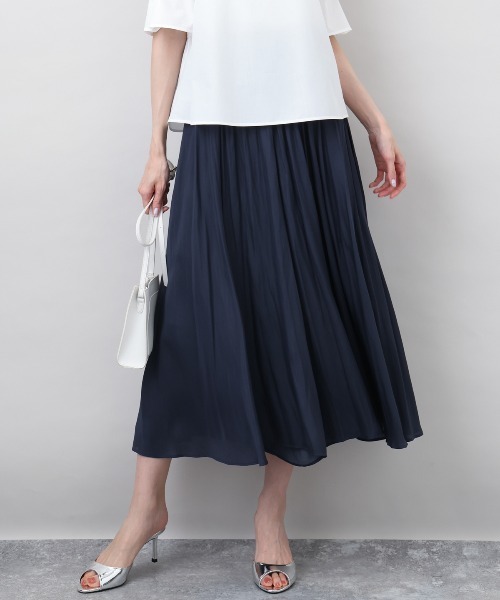 MK MICHEL KLEIN（エムケーミッシェルクラン）の「サテンガウチョパンツ/接触冷感/洗える（その他パンツ・レディース・ブルー/ライトグレー/ネイビー/ラベンダー/ダークグレー/ライトブラウン/カーキ/ミント/ライトブルー/ダークカーキ/ダークネイビー/カリビアンブルー/ベージュ/モカ/ピンク/ブルーグリーン/ライトベージュ・38）」の11枚目の写真