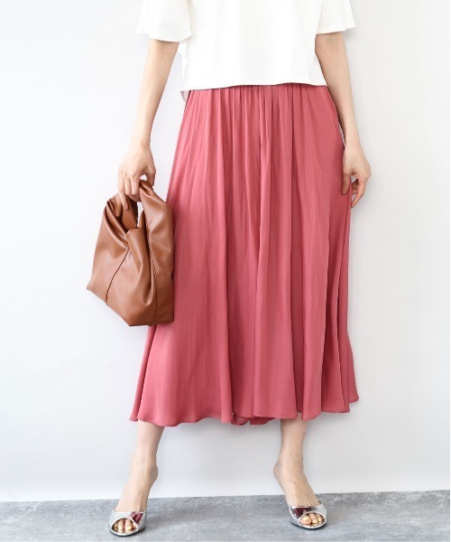 MK MICHEL KLEIN（エムケーミッシェルクラン）の「サテンガウチョパンツ/接触冷感/洗える（その他パンツ・レディース・ブルー/ライトグレー/ネイビー/ラベンダー/ダークグレー/ライトブラウン/カーキ/ミント/ライトブルー/ダークカーキ/ダークネイビー/カリビアンブルー/ベージュ/モカ/ピンク/ブルーグリーン/ライトベージュ・38）」の17枚目の写真