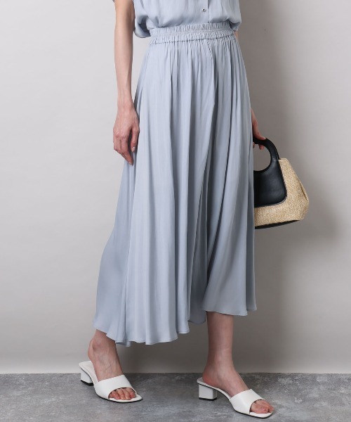 MK MICHEL KLEIN（エムケーミッシェルクラン）の「サテンガウチョパンツ/接触冷感/洗える（その他パンツ・レディース・ブルー/ライトグレー/ネイビー/ラベンダー/ダークグレー/ライトブラウン/カーキ/ミント/ライトブルー/ダークカーキ/ダークネイビー/カリビアンブルー/ベージュ/モカ/ピンク/ブルーグリーン/ライトベージュ・38）」の10枚目の写真