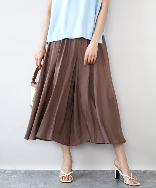 MK MICHEL KLEIN（エムケーミッシェルクラン）の「サテンガウチョパンツ/接触冷感/洗える（その他パンツ・レディース・ブルー/ライトグレー/ネイビー/ラベンダー/ダークグレー/ライトブラウン/カーキ/ミント/ライトブルー/ダークカーキ/ダークネイビー/カリビアンブルー/ベージュ/モカ/ピンク/ブルーグリーン/ライトベージュ・38）」の4枚目の写真