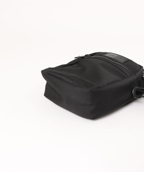NEW ERA（ニューエラ）の「【ムラサキスポーツ別注】NEW ERA/ニューエラ ショルダーバック SHOULDER POUCH MS BLK 14699377（ショルダーバッグ・メンズ・ブラック・FREE）」の3枚目の写真