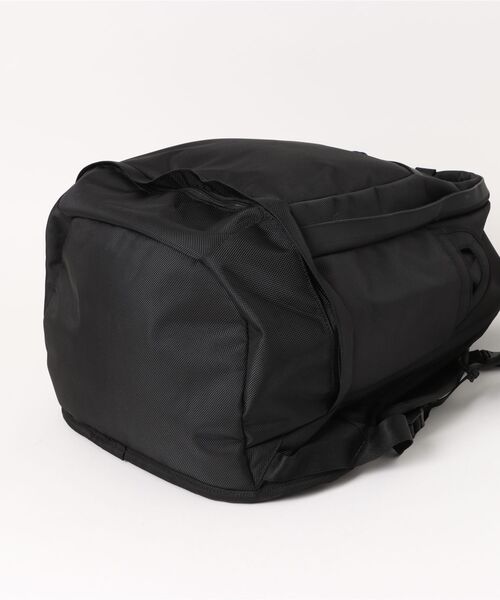 NEW ERA(ニューエラ)の「【NEW ERA/ニューエラ】SPORTS PACK 1680D(バックパック/リュック・メンズ・ブラック・FREE)」の2枚目の写真