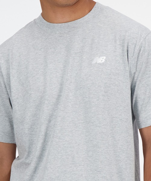 NEW BALANCE(ニューバランス)の「Sport Essentials ショートスリーブTシャツ(Tシャツ/カットソー・メンズ・ライトグレー・SMALL/MEDIUM/LARGE/X-LARGE/XX-LARGE)」の4枚目の写真