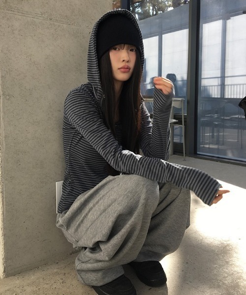 anyonemore(エニワンモア)の「バック切替タックワイドトレーニングパンツ(スウェットパンツ・レディース・グレー・FREE)」の8枚目の写真