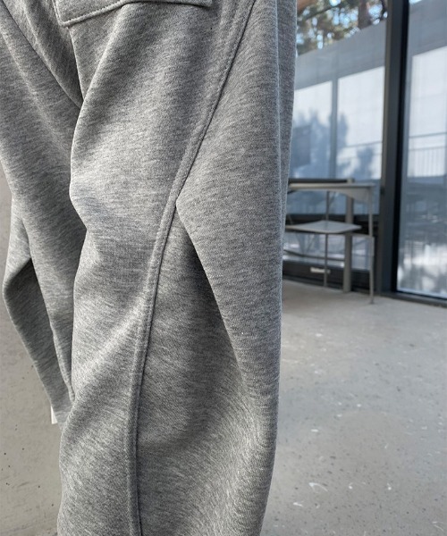 anyonemore(エニワンモア)の「バック切替タックワイドトレーニングパンツ(スウェットパンツ・レディース・グレー・FREE)」の5枚目の写真