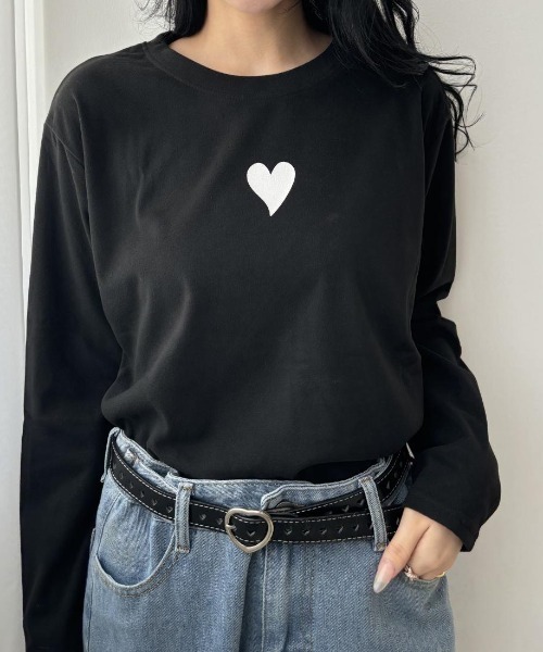 maison de LATIR(メゾンドラティール)の「ワンポイントハートトップス(Tシャツ/カットソー・レディース・ブラック/キャメル/ホワイト・ONESIZE)」の3枚目の写真