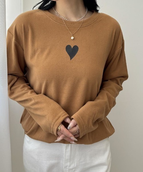 maison de LATIR(メゾンドラティール)の「ワンポイントハートトップス(Tシャツ/カットソー・レディース・ブラック/キャメル/ホワイト・ONESIZE)」の12枚目の写真