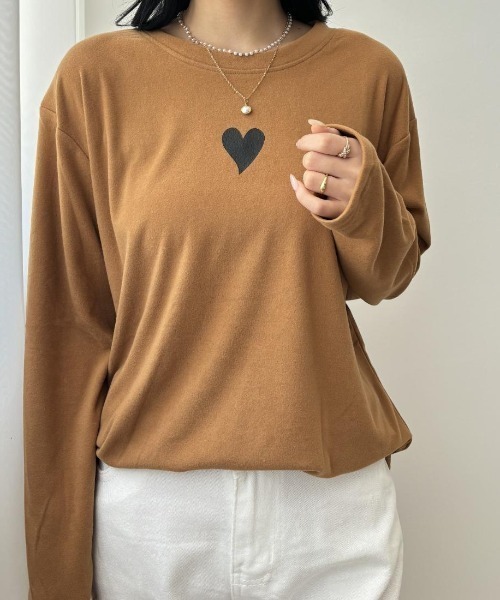 maison de LATIR(メゾンドラティール)の「ワンポイントハートトップス(Tシャツ/カットソー・レディース・ブラック/キャメル/ホワイト・ONESIZE)」の13枚目の写真