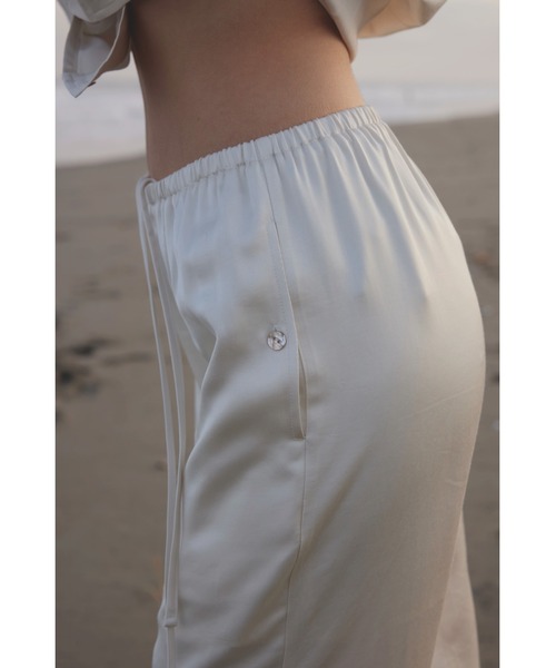 ALEXIA STAM(アリシアスタン)の「Satin Pants/ サテンパンツ(その他パンツ・レディース・アイボリー/ブラック・S/M)」の6枚目の写真