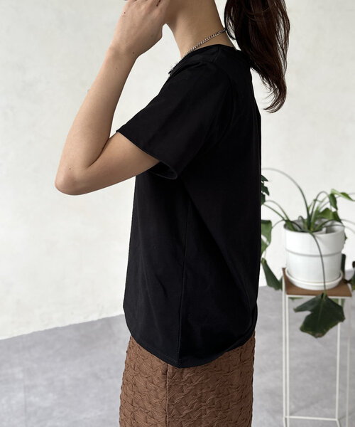 Chez toi（シェトワ）の「箔ラインロゴTシャツ（Tシャツ/カットソー・レディース・ブラック/グレイッシュベージュ/オリーブ/オフホワイト・FREE）」の13枚目の写真