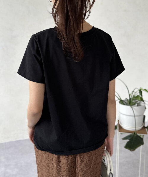 Chez toi（シェトワ）の「箔ラインロゴTシャツ（Tシャツ/カットソー・レディース・ブラック/グレイッシュベージュ/オリーブ/オフホワイト・FREE）」の12枚目の写真