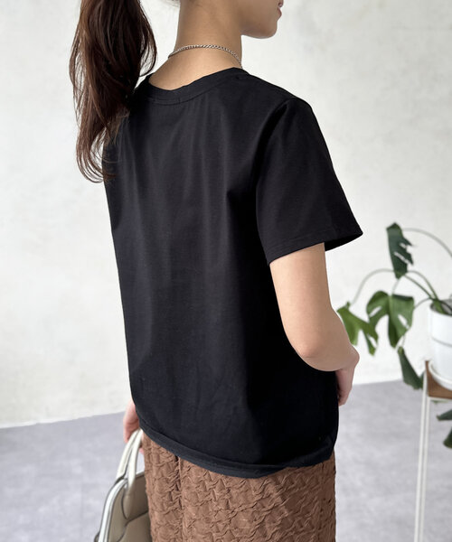 Chez toi（シェトワ）の「箔ラインロゴTシャツ（Tシャツ/カットソー・レディース・ブラック/グレイッシュベージュ/オリーブ/オフホワイト・FREE）」の11枚目の写真