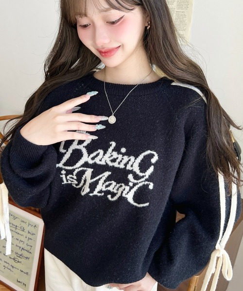 moment+(モーメントプラス)の「Wジャガードラインリボンロゴニットプルオーバー(ニット/セーター・レディース・杢グレー/ブラック/レッド/アイボリー/ネイビー・L/M)」の2枚目の写真