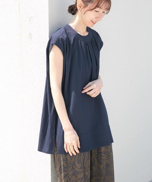 ITEMS URBANRESEARCH(アイテムズ アーバンリサーチ)の「サイドスリットフレンチブラウス(シャツ/ブラウス・レディース・ネイビー/オフホワイト/レッド系その他・FREE)」の3枚目の写真