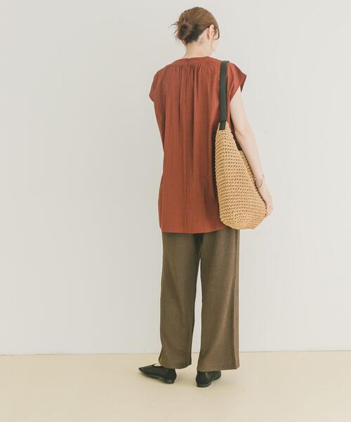 ITEMS URBANRESEARCH(アイテムズ アーバンリサーチ)の「サイドスリットフレンチブラウス(シャツ/ブラウス・レディース・ネイビー/オフホワイト/レッド系その他・FREE)」の4枚目の写真