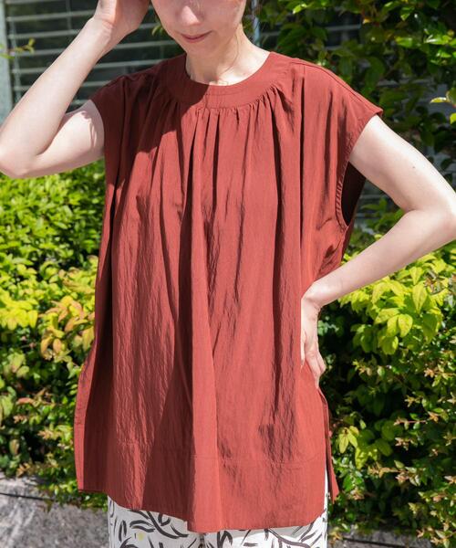 ITEMS URBANRESEARCH(アイテムズ アーバンリサーチ)の「サイドスリットフレンチブラウス(シャツ/ブラウス・レディース・ネイビー/オフホワイト/レッド系その他・FREE)」の5枚目の写真