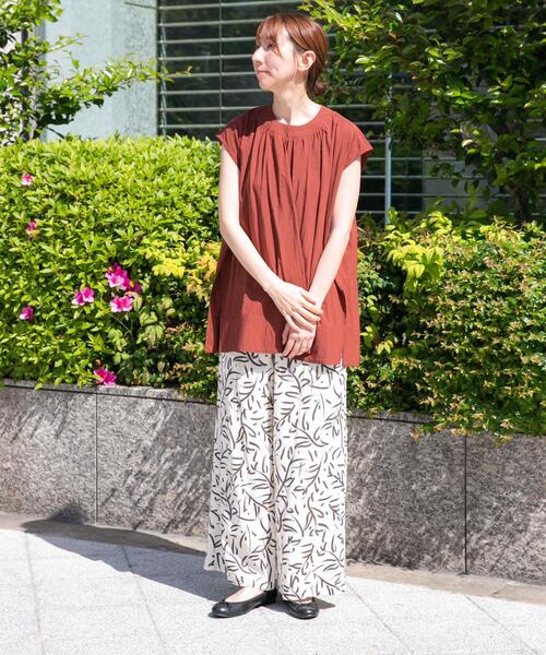 ITEMS URBANRESEARCH(アイテムズ アーバンリサーチ)の「サイドスリットフレンチブラウス(シャツ/ブラウス・レディース・ネイビー/オフホワイト/レッド系その他・FREE)」の6枚目の写真