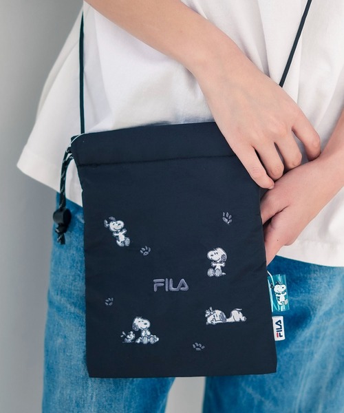 FILA(フィラ)の「【FILA/フィラ × PEANUTS/ピーナッツ】フロント刺繍 ドローストリングミニショルダーバッグ(ショルダーバッグ・レディース・シルバー/ブラック/ホワイト・FREE)」の3枚目の写真