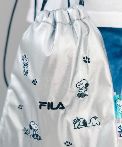 FILA(フィラ)の「【FILA/フィラ × PEANUTS/ピーナッツ】フロント刺繍 ドローストリングミニショルダーバッグ(ショルダーバッグ・レディース・シルバー/ブラック/ホワイト・FREE)」の18枚目の写真
