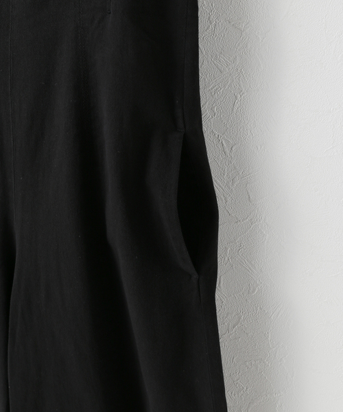 Spick & Span(スピックアンドスパン)の「コットンツイルガーメントダイサロペット(サロペット/オーバーオール・レディース・ブラック/ベージュ・38/36)」の7枚目の写真