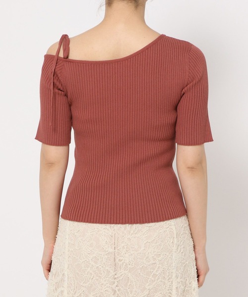 mysty woman(ミスティウーマン)の「アシメネックストリングプルオーバー 493903(ニット/セーター・レディース・ブラック/オフホワイト/ブラウン系その他・FREE)」の6枚目の写真