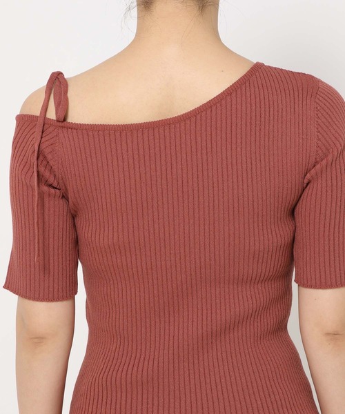 mysty woman(ミスティウーマン)の「アシメネックストリングプルオーバー 493903(ニット/セーター・レディース・ブラック/オフホワイト/ブラウン系その他・FREE)」の17枚目の写真