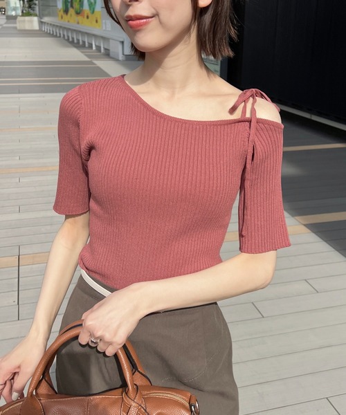 mysty woman(ミスティウーマン)の「アシメネックストリングプルオーバー 493903(ニット/セーター・レディース・ブラック/オフホワイト/ブラウン系その他・FREE)」の20枚目の写真