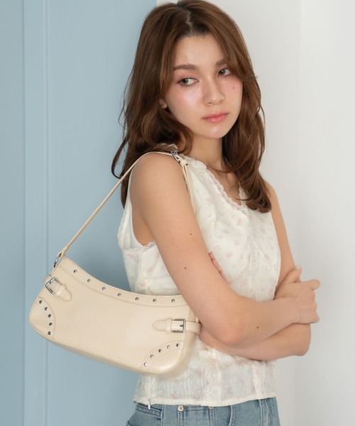 Nu(ニュー)の「【Nu】スタッズ付きショルダーバッグ(ショルダーバッグ・レディース・ピンク/ブラック/オフホワイト・ONE SIZE)」の7枚目の写真