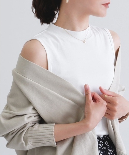 CLOTHY(クロシィ)の「【なめらかなコットン100%フライス素材】ノースリプチハイトップス(タンクトップ・レディース・ブラック/ホワイト/ネイビー/グレー/カーキ/チャコールグレー/ラベンダー/ローズ/ブルー/モカ/グレイッシュベージュ/オフホワイト・MEDIUM/LARGE)」の2枚目の写真