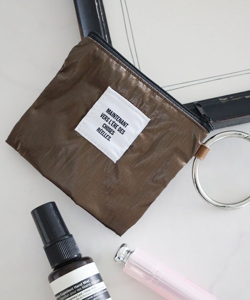 LEPSIM（レプシィム）の「カラビナワッシャーポーチ　328051（ポーチ・レディース・グレー/オフホワイト/ブラック/ライトピンク/ブラウン・ONE SIZE）」の4枚目の写真