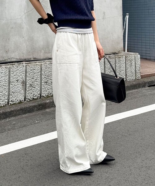 fredy emue（フレディエミュ）の「ライトオンスデニムベイカーイージーパンツ（デニムパンツ・レディース・ネイビー/ブルー/アイボリー・38/36）」の2枚目の写真